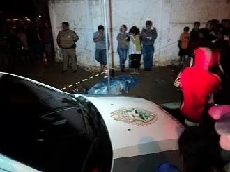 Universitário é morto na porta de casa durante assalto