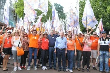 João Carlos (PMDB) visita Vila Reis na reta final da campanha