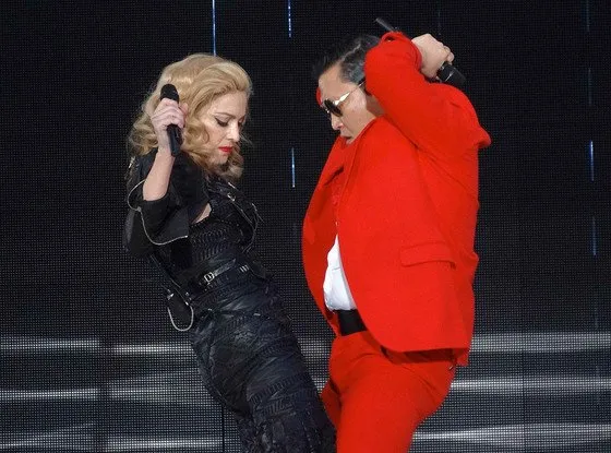 Psy faz participação em show de Madonna