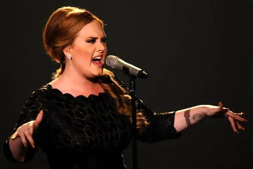 Adele está em primeiro lugar no iTunes