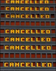  Europa segue com voos cancelados nesta segunda-feira