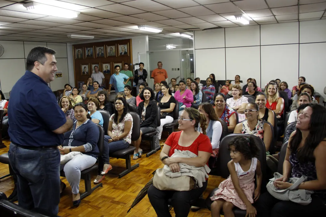O prefeito de Apucarana, Beto Preto (PT), realizou na tarde de ontem (terça-feira – 08/01), no salão nobre do prédio central, uma reunião para discutir soluções para o caso “Higilimp”