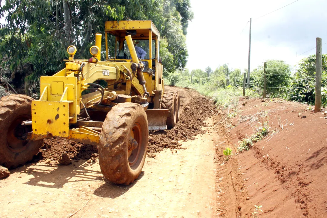 Prefeitura de Apucarana realiza melhorias nas estradas rurais