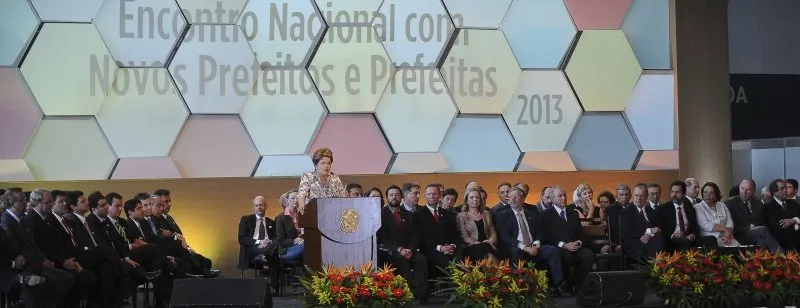 Dilma anuncia R$ 66,8 bilhões para municípios 