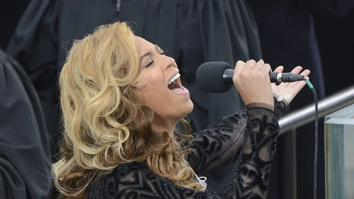 Beyoncé admite que cantou com playback na posse de Barack Obama