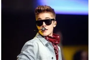 Site diz que Justin Bieber pode ter tomado xarope de codeína