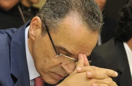 Alves mantém pressão por saída de Feliciano de comissão