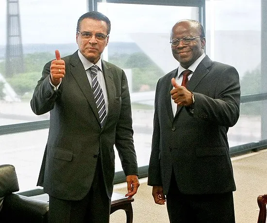 Presidente da Câmara, Henrique Alves, durante visita ao presidente do Supremo, Joaquim Barbosa, em Brasília