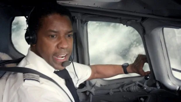 Denzel Washington interpreta piloto viciado em "O Voo" 