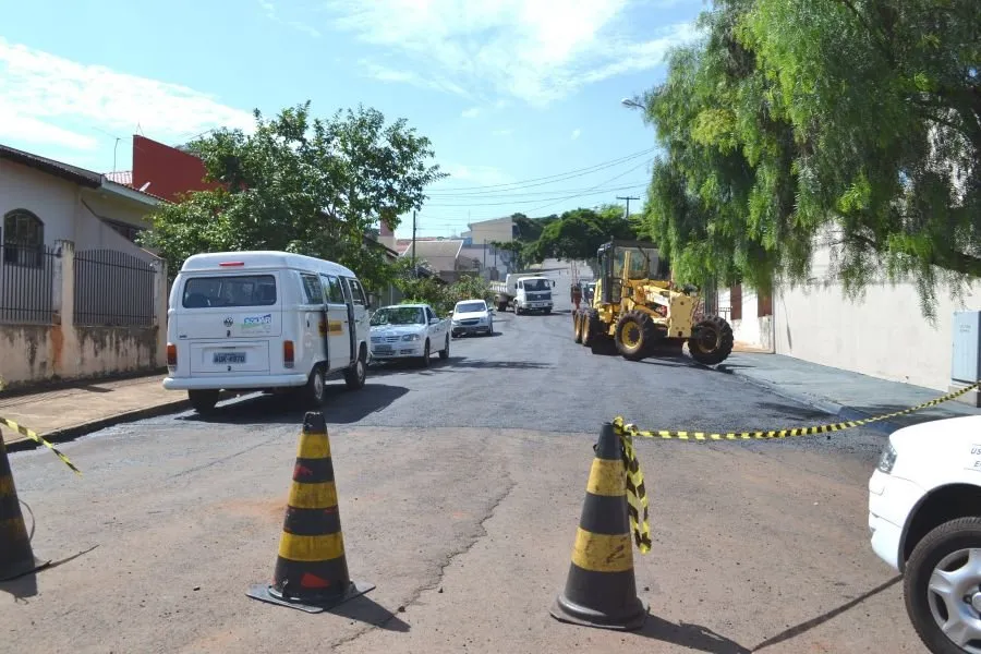 Prefeitura de Arapongas dá sequência à recuperação de ruas e estradas rurais 