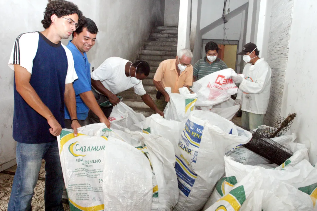 Vigilância Sanitária retira 15 sacos de fezes do “Quarteirão da Cultura"