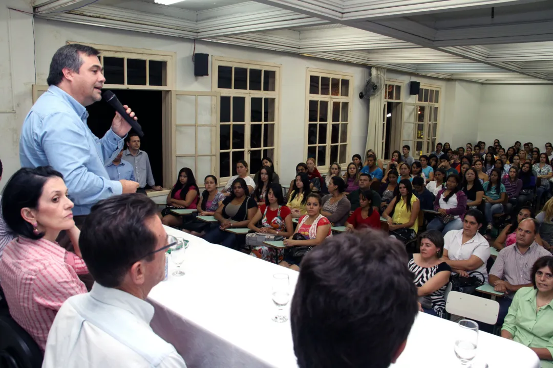 Ao falar para os alunos do Projovem/2013, o prefeito Beto Preto reiterou que Apucarana está iniciando uma nova fase de desenvolvimento  