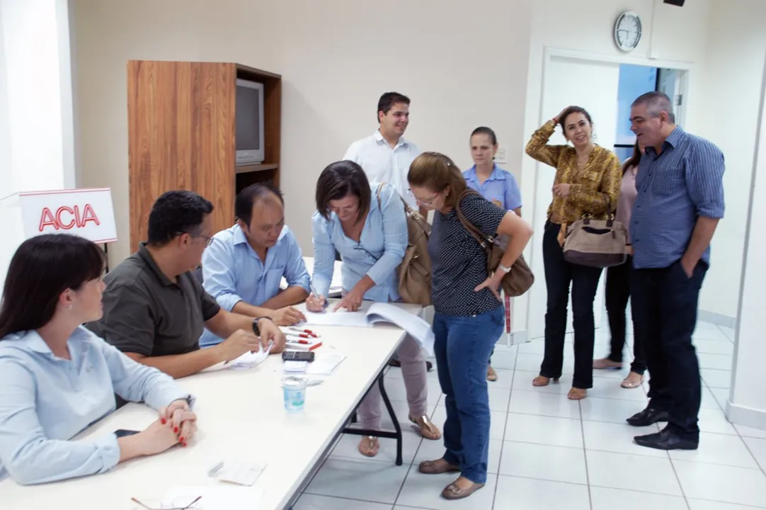  Jayme Leonel e Júnior Serea, durante a eleição que definiu a nova direção da ACIA