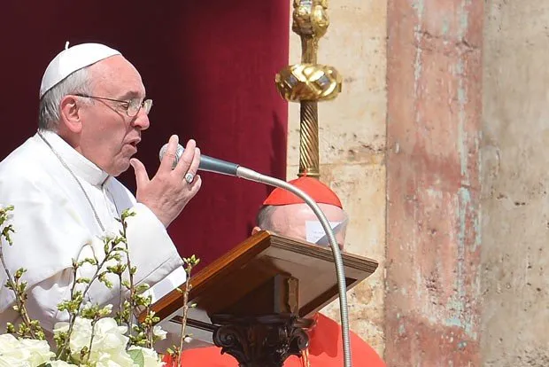 Papa Francisco visita monumento para bebês abortados 