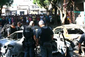  Carros pegam fogo na operação policial