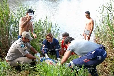 Homem que pescava, nesta sexta-feira (25) à tarde, na Represa do Schimidt, na zona leste de Apucarana, caiu no lago e foi vítima de afogamento