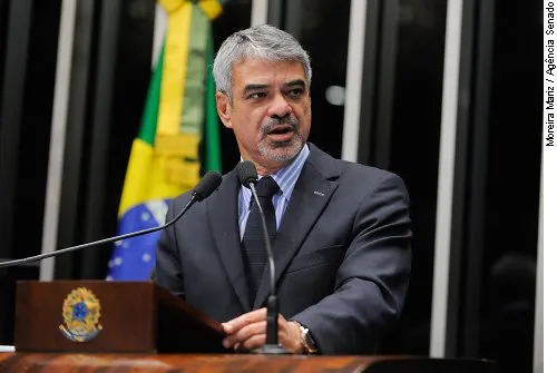 O senador Humberto Costa (PT-PE) considerou "grave intromissão do  Judiciário no Legislativo 