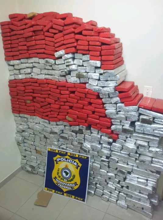 A Polícia Rodoviária Federal (PRF) de Guarapuava apreendeu 498 quilos de maconha, na BR 272
