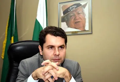 Deputado estadual Alexandre Curi segue em rota de colisão com o senador Roberto Requião no PMDB 