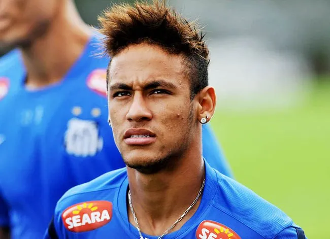 Neymar se diz emocionado após decisão 'difícil demais'