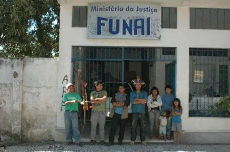 Cerca de 40 índios ocuparam o escritório da Fundação Nacional do Índio (Funai) em Paranaguá, no litoral do Paraná 