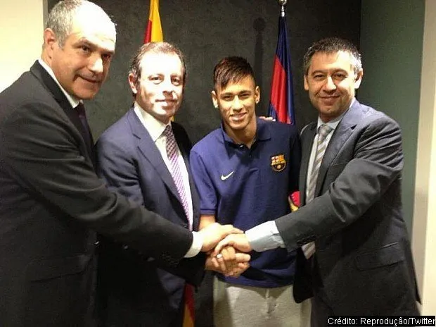 Recebido com festa, Neymar revela emoção no Barça