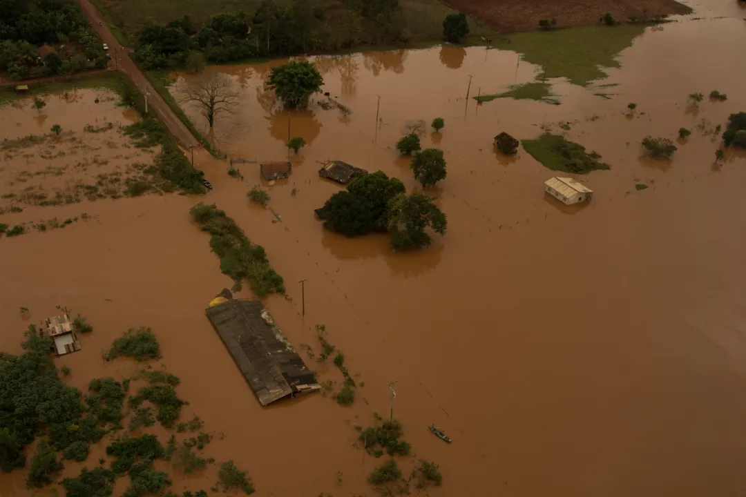 Governador Beto Richa anuncia medidas de apoio aos municípios atingidos pela chuva (Divulgação)