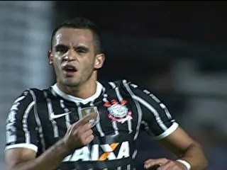 Corinthians vence São Paulo e sai na frente na Recopa