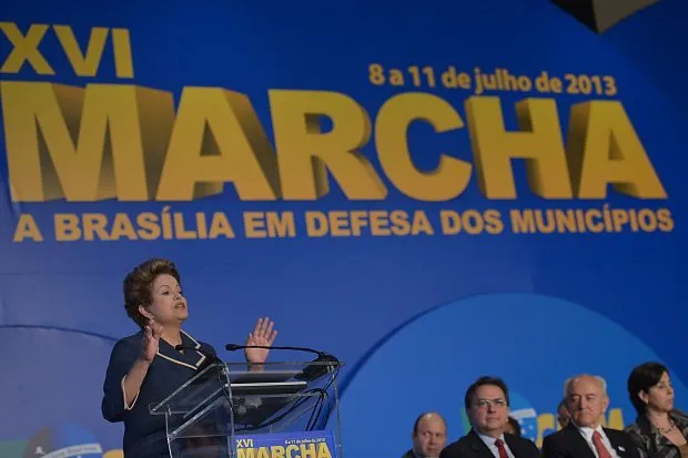 Presidente Dilma é vaiada em evento em Brasília