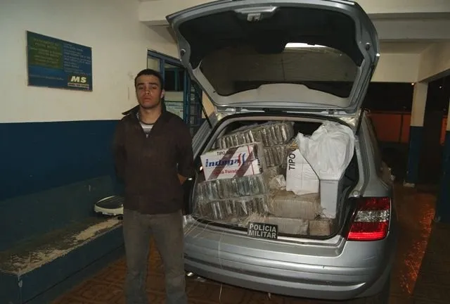 Junio de Andrade dos Santos, 19, morador em Apucarana, 645 kg de maconha, foi preso com 645 kg de maconha - Foto: João Paulo/CaarapoNews