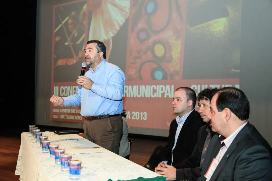 Beto Preto discursa durante a conferência