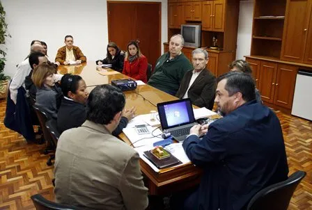  Prefeito Beto Preto reunido com empresários no gabinete