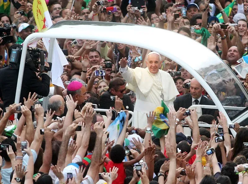 Papa é inovador sem se distanciar da tradição