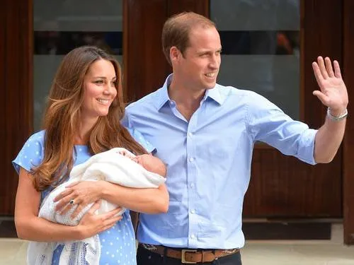 Rainha Elizabeth II visita bebê real
