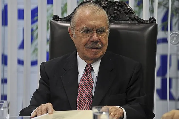 Ministro arquiva investigação sobre favorecimento a Sarney