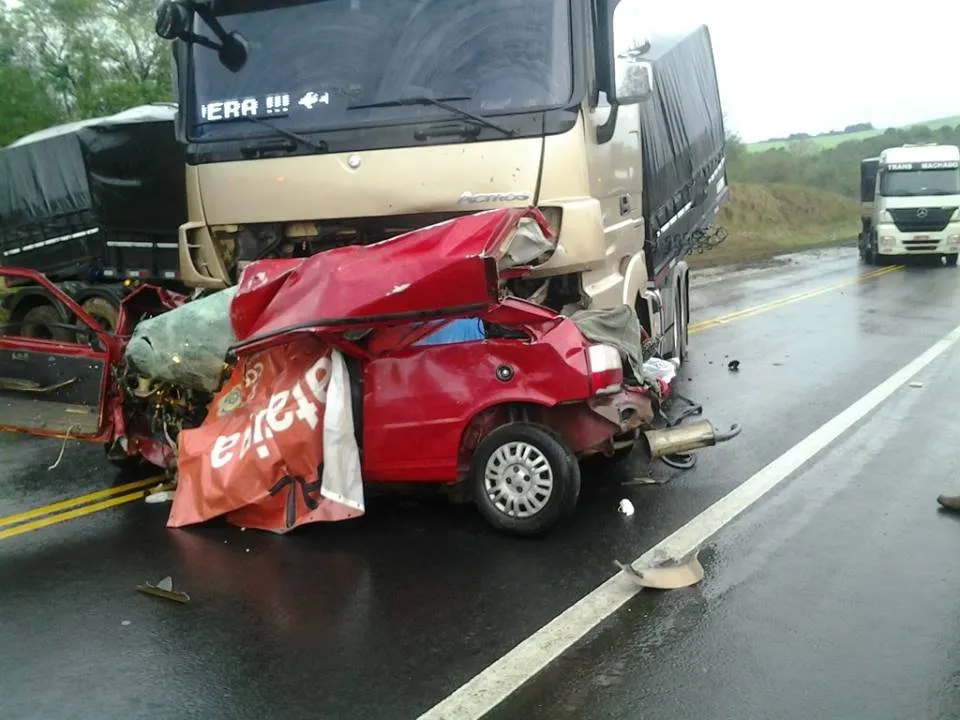 Foto: Acidente na região de Ortigueira/Ponta Grossa deixa trânsito lento na BR-376 - Crédito da foto: Internauta - Jaqueline Ferreira Pereria