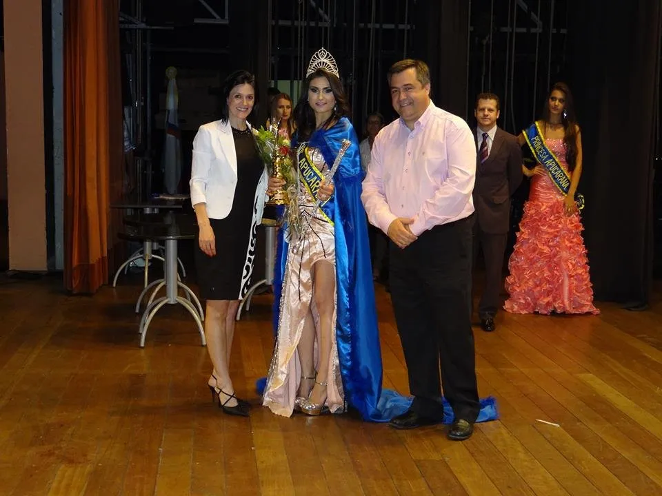  Júlia Carolina Vitorelli Luz foi eleita a Miss Apucarana 2013