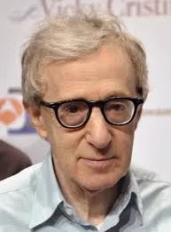  Ex-mulher de Woody Allen diz que cineasta abusava de filha adotiva 