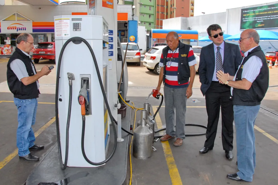 Postos de combustíveis voltam a ser fiscalizados pelo MP em Apucarana (Foto: Delair Garcia)