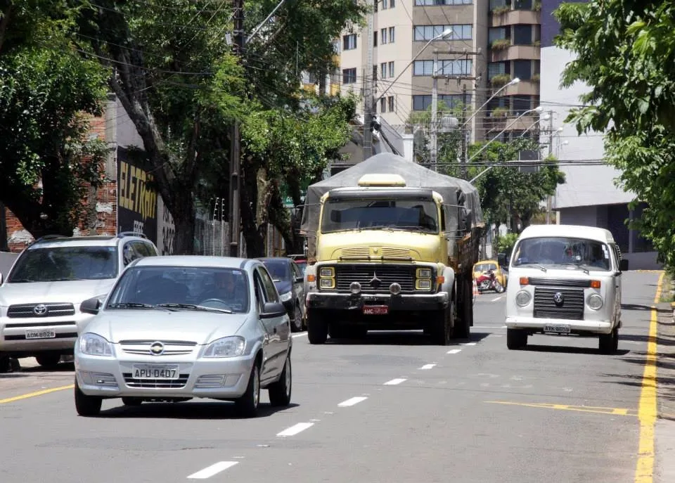 Apucarana: Rua Munhoz da Rocha ganha duas faixas de tráfego