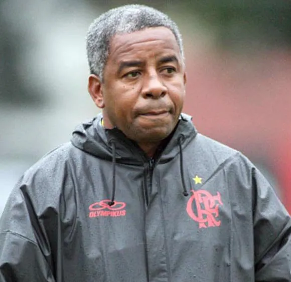  O técnico Andrade, do Flamengo, foi demitido nesta sexta-feira
