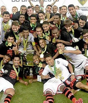 Flamengo conquistou o título da edição de 2013 após vitória sobre o Atlético-PR  IMAGEM: DIVULGAÇÃO/SITE DO FLAMENGO