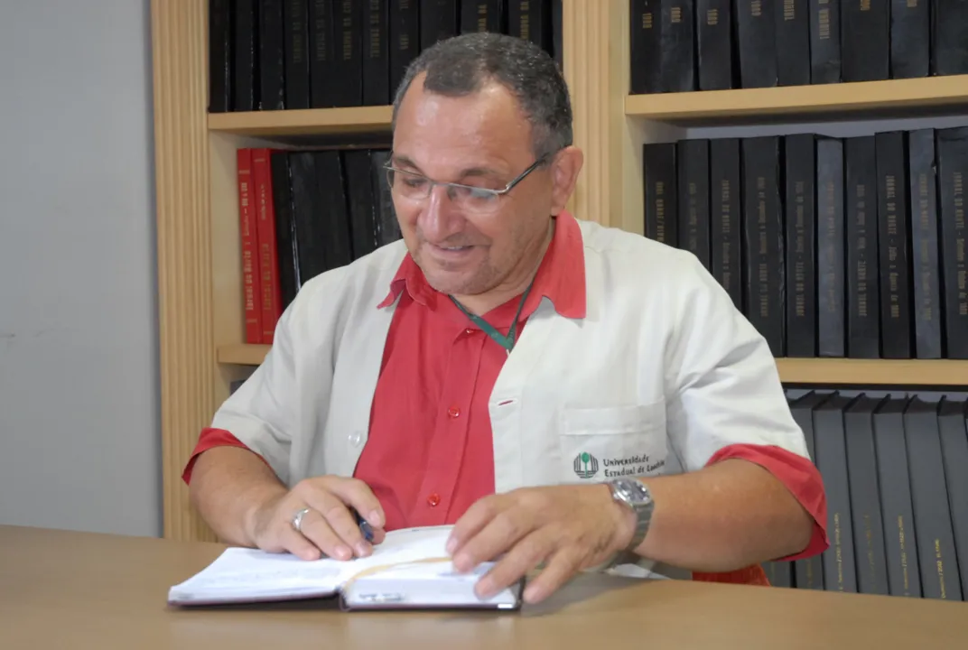  Museólogo e grafólogo  Ninger Ovídio Marena