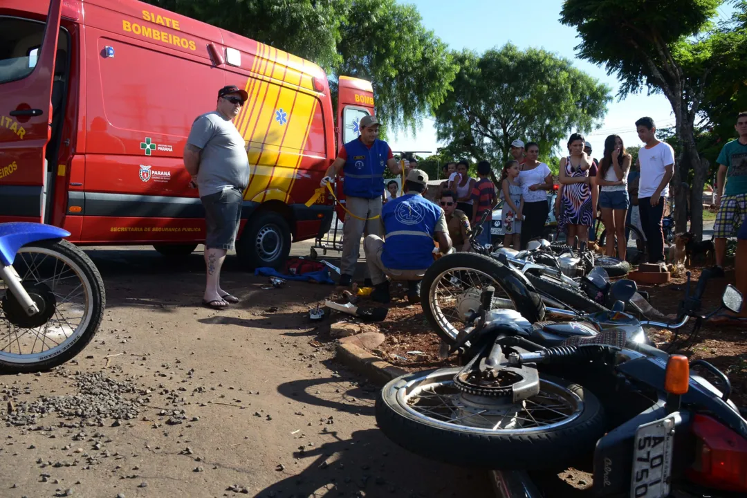 Motos colidem e três pessoas ficam feridas em Apucarana