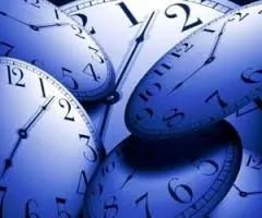 Os relógios devem ser atrasados em uma hora à 0h de domingo (22) (Arquivo)