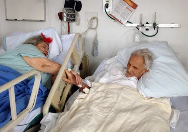 Após 60 anos juntos, casal morre de mãos dadas com horas de diferença