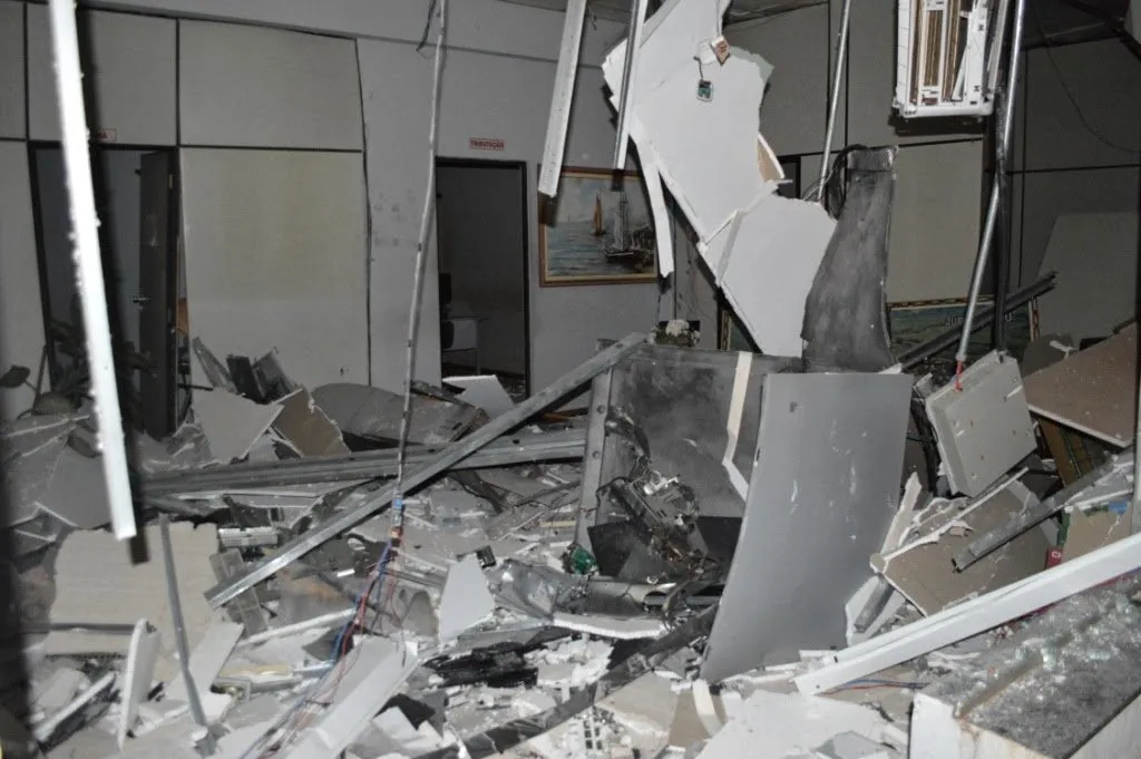 Agências ficaram destruídas após explosões em Kaloré