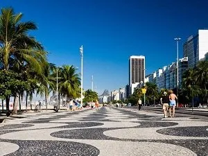 Orla de Copacabana, no Rio: a caminhada rápida entre restaurante e hotel de madrugada "provou-se uma má ideia