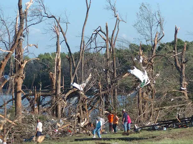 O tornado deixou 10 vítimas no estado do Mississipi
