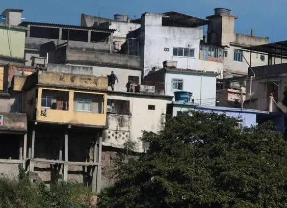 Manifestação de moradores do Complexo da Maré interdita vias